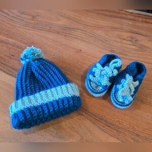 Crochet knitted baby hat and booties set,  0-3 months